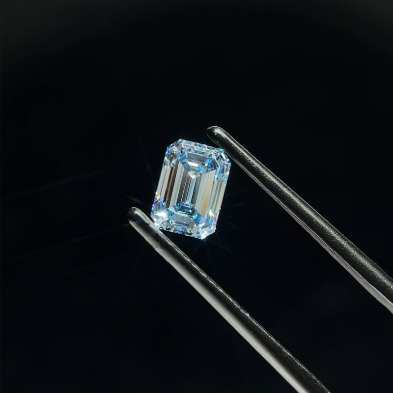 Diament laboratoryjny o barwie fantazyjnej szlif szmaragdowy, 0.93ct, VVS2, Fancy Intense Blue, IGI LG582354676 Diament laboratoryjny o barwie fantazyjnej szlif szmaragdowy, 0.93ct, VVS2, Fancy Intense Blue, IGI LG582354676