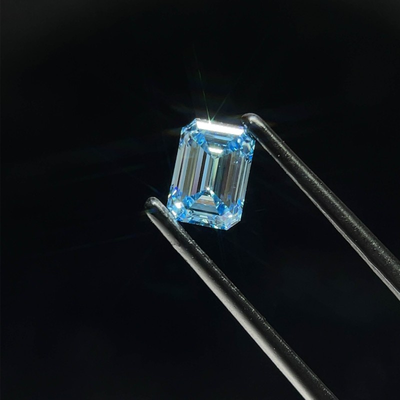 Diament laboratoryjny o barwie fantazyjnej szlif szmaragdowy, 0.94ct, VVS2, Fancy Vivid Blue, IGI LG588342765 Diament laboratoryjny o barwie fantazyjnej szlif szmaragdowy, 0.94ct, VVS2, Fancy Vivid Blue, IGI LG588342765