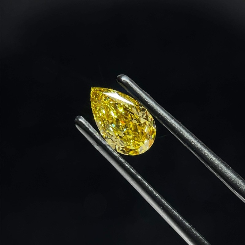 Diament laboratoryjny o barwie fantazyjnej szlif gruszkowy, 0.87ct, VVS2, Fancy Intense Gray Yellow, IGI LG595381037 Diament laboratoryjny o barwie fantazyjnej szlif gruszkowy, 0.87ct, VVS2, Fancy Intense Gray Yellow, IGI LG595381037