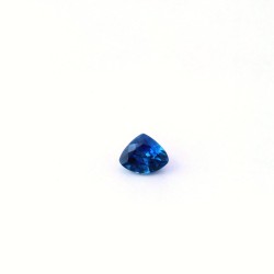 Szafir szlif trylionowy, 0.91 ct, BLUE, IGI S3E77447